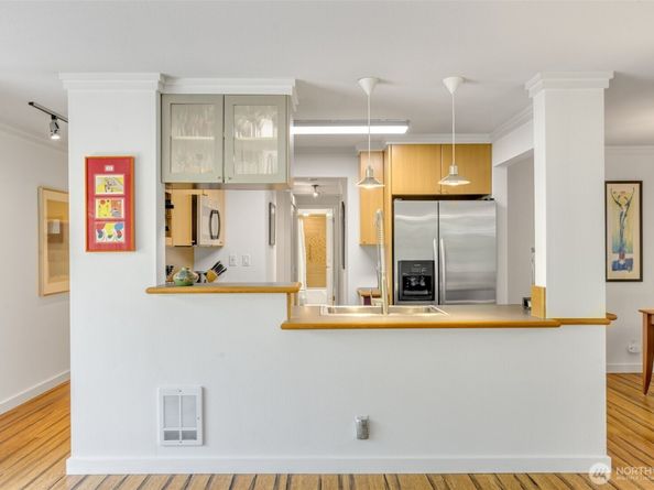 732 11th Avenue E 202, Seattle WA 98102