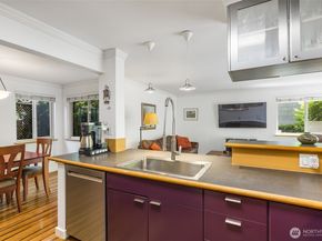 732 11th Avenue E 202, Seattle WA 98102
