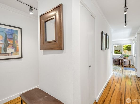 732 11th Avenue E 202, Seattle WA 98102