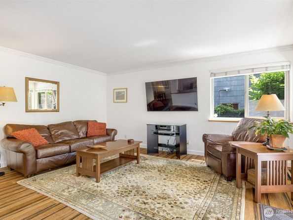 732 11th Avenue E 202, Seattle WA 98102