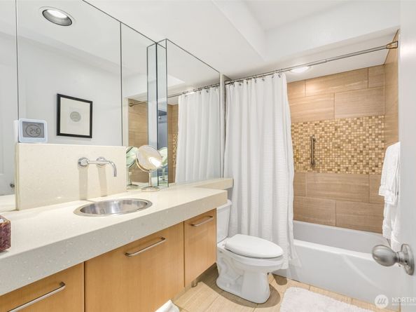 732 11th Avenue E 202, Seattle WA 98102