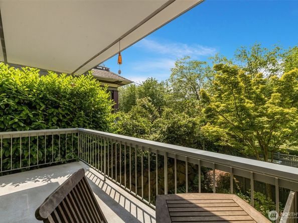732 11th Avenue E 202, Seattle WA 98102