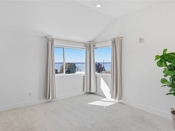 4527 W Raye Street, Seattle WA 98199