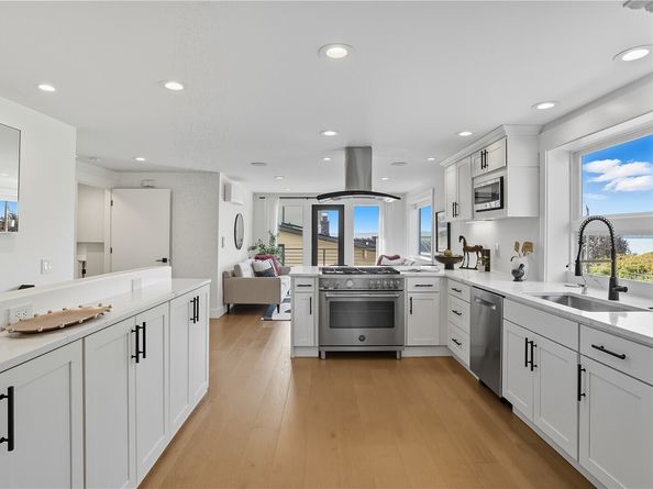 4527 W Raye Street, Seattle WA 98199