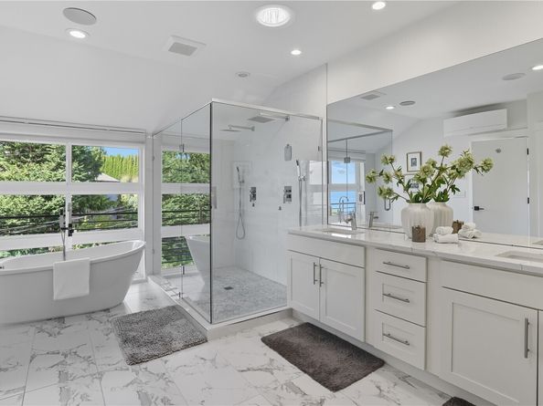 4527 W Raye Street, Seattle WA 98199