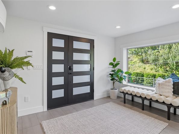 4527 W Raye Street, Seattle WA 98199