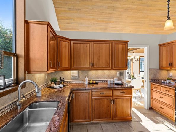 5015 145th Place SE, Bellevue WA 98006