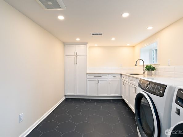 5212 S Mayflower Street, Seattle WA 98118