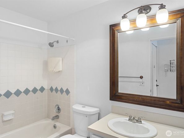 2727 E Franklin Ave E E 102, Seattle WA 98102