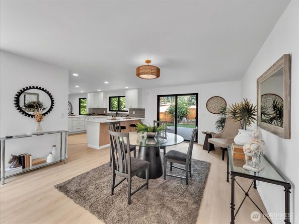 17009 17th Avenue W, Lynnwood WA 98037