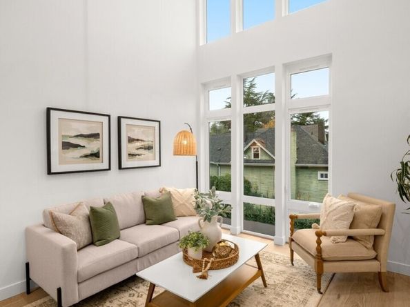 222 C 10th Avenue E, Seattle WA 98102