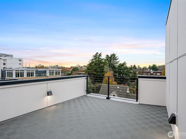 222 C 10th Avenue E, Seattle WA 98102
