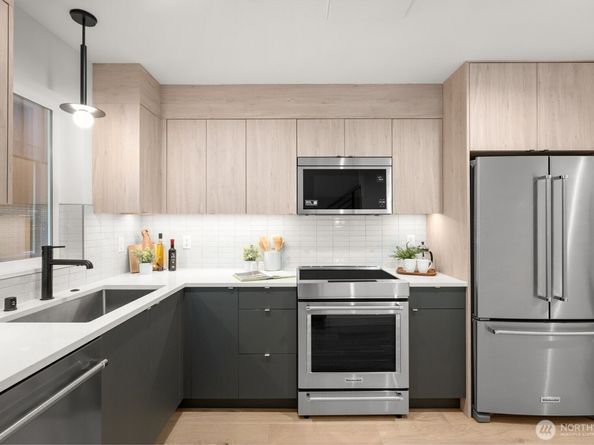 222 C 10th Avenue E, Seattle WA 98102