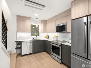 222 C 10th Avenue E, Seattle WA 98102