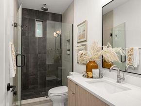 222 C 10th Avenue E, Seattle WA 98102