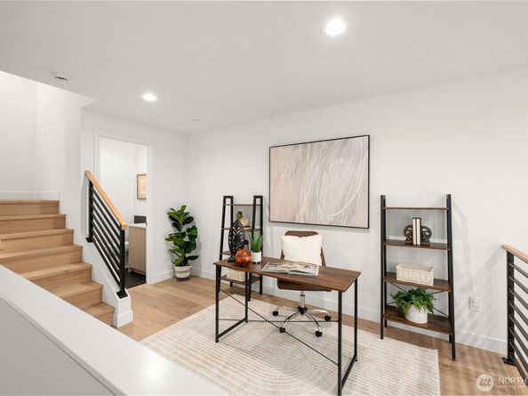 222 C 10th Avenue E, Seattle WA 98102
