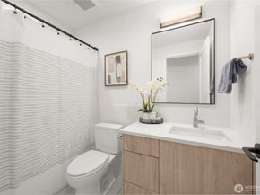222 C 10th Avenue E, Seattle WA 98102