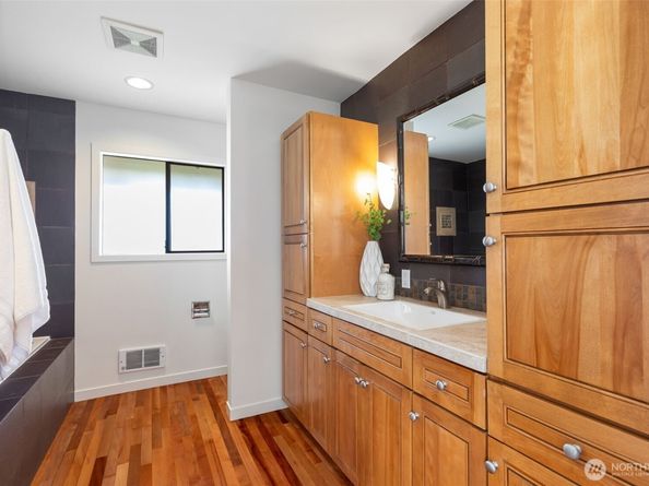 832 Lake Street S, Kirkland WA 98033