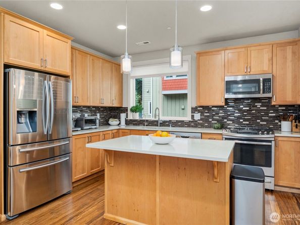 23000 NE 8th E5, Sammamish WA 98074