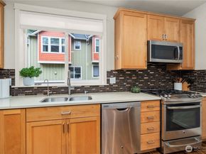 23000 NE 8th E5, Sammamish WA 98074