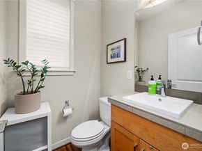 23000 NE 8th E5, Sammamish WA 98074