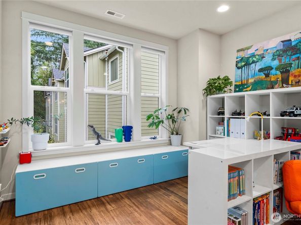 23000 NE 8th E5, Sammamish WA 98074