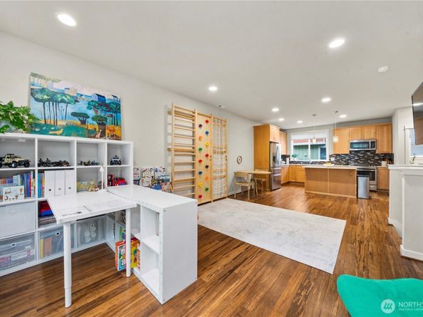 23000 NE 8th E5, Sammamish WA 98074