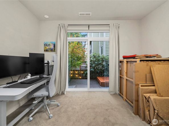 23000 NE 8th E5, Sammamish WA 98074