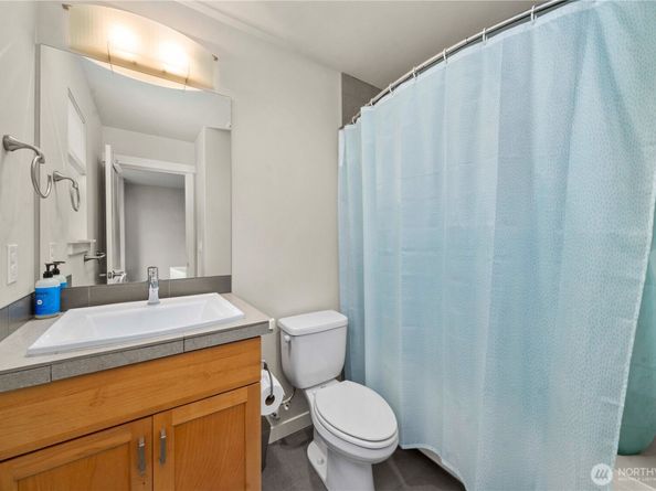 23000 NE 8th E5, Sammamish WA 98074