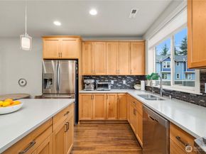 23000 NE 8th E5, Sammamish WA 98074