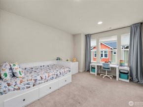23000 NE 8th E5, Sammamish WA 98074