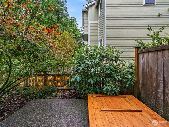 23000 NE 8th E5, Sammamish WA 98074