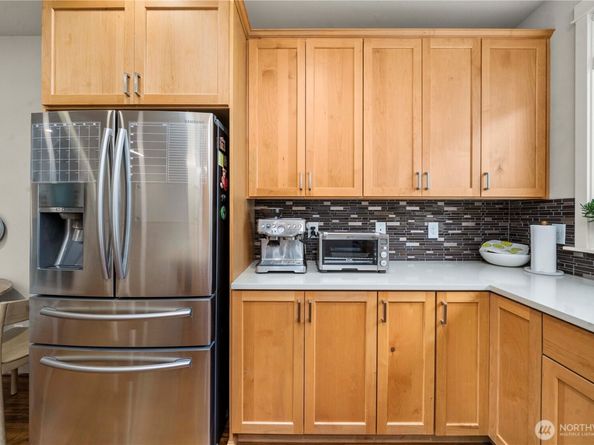 23000 NE 8th E5, Sammamish WA 98074