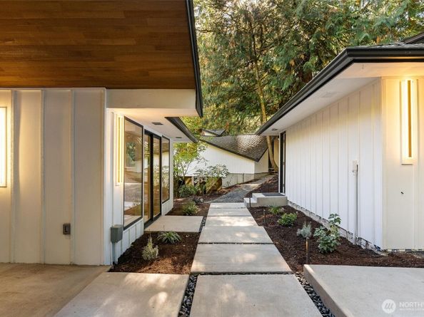 4278 137th Avenue NE, Bellevue WA 98005