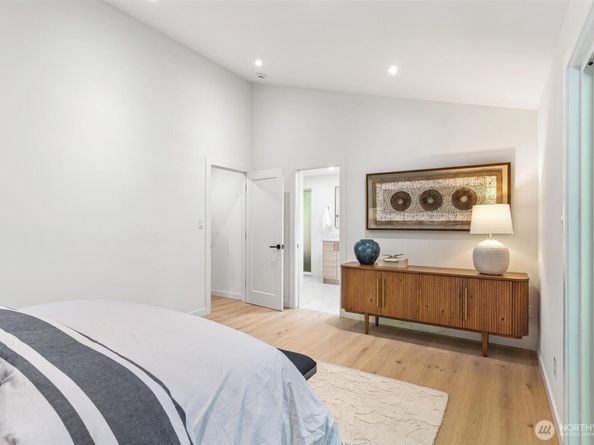 4278 137th Avenue NE, Bellevue WA 98005