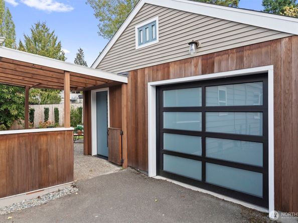 9728 45th Avenue NE, Seattle WA 98115
