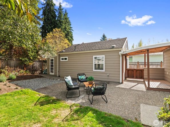 9728 45th Avenue NE, Seattle WA 98115