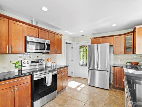 9728 45th Avenue NE, Seattle WA 98115