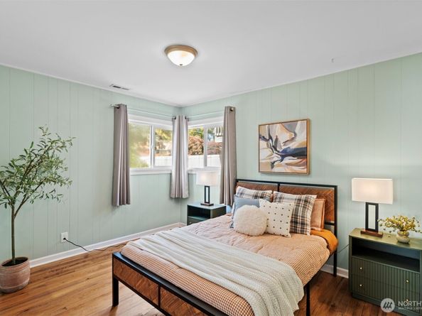 9728 45th Avenue NE, Seattle WA 98115