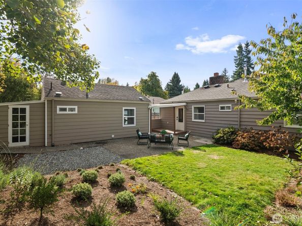 9728 45th Avenue NE, Seattle WA 98115