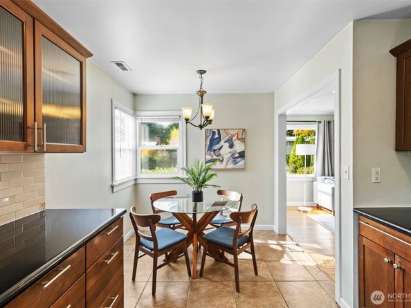 9728 45th Avenue NE, Seattle WA 98115