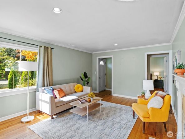 9728 45th Avenue NE, Seattle WA 98115