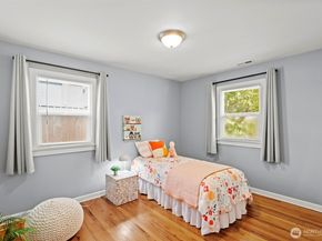 9728 45th Avenue NE, Seattle WA 98115