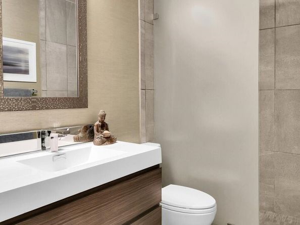 3640 26th Place W 101B, Seattle WA 98199