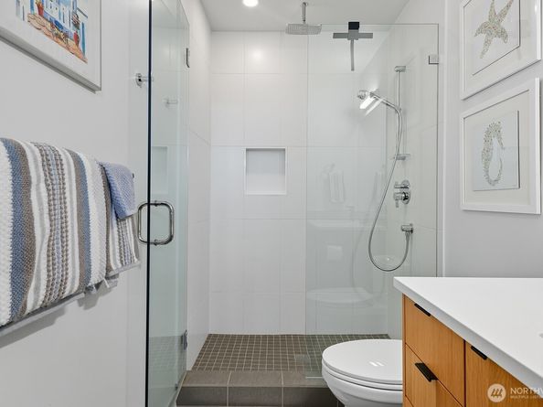 7747 15th Avenue NW A, Seattle WA 98117