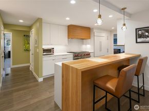 16505 Shore Drive NE, Lake Forest Park WA 98155