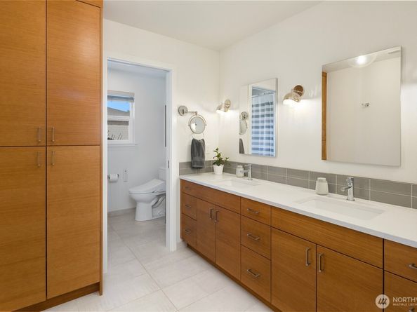 16505 Shore Drive NE, Lake Forest Park WA 98155