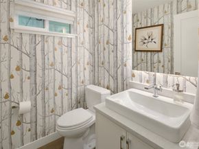 16505 Shore Drive NE, Lake Forest Park WA 98155