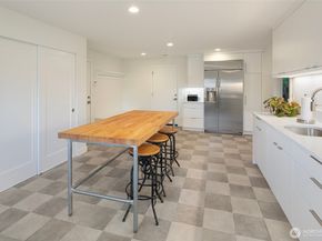 16505 Shore Drive NE, Lake Forest Park WA 98155