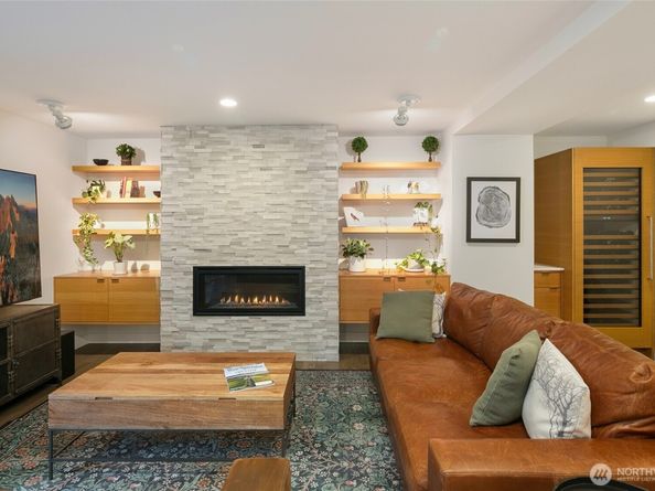 16505 Shore Drive NE, Lake Forest Park WA 98155